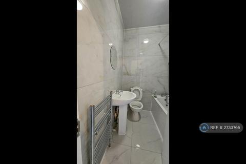 2 bedroom flat to rent, Plashet Road, London, E13