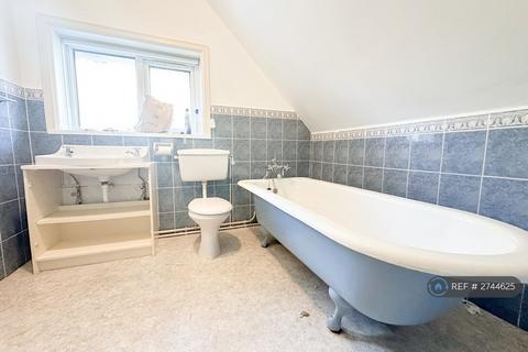 4 bedroom flat to rent, East Avenue, Bournemouth, BH3