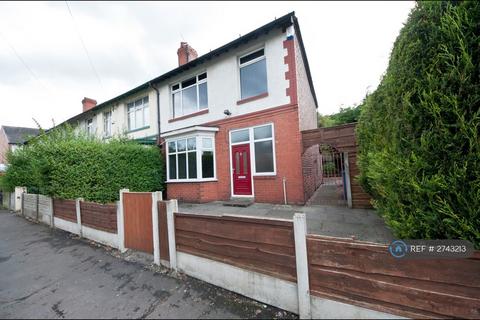 4 bedroom terraced house to rent, Kinross Road, Manchester, M14