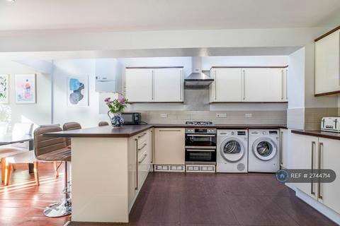 undefined, Harberson Road, London, SW12