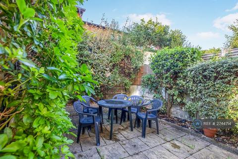 undefined, Harberson Road, London, SW12