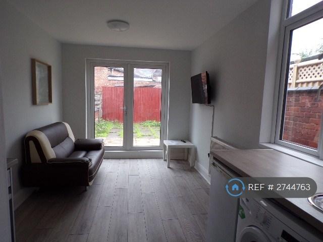 Gf Flat - Living Room / Kitchen