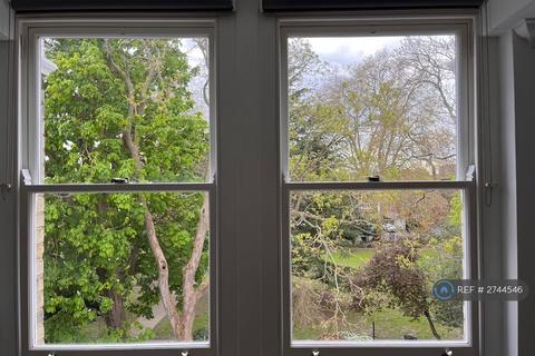 undefined, St. Andrews Square, Surbiton, KT6