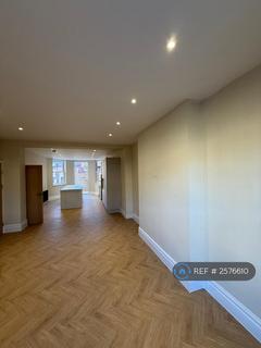4 bedroom semi-detached house to rent, Stuart Crescent, London, N22