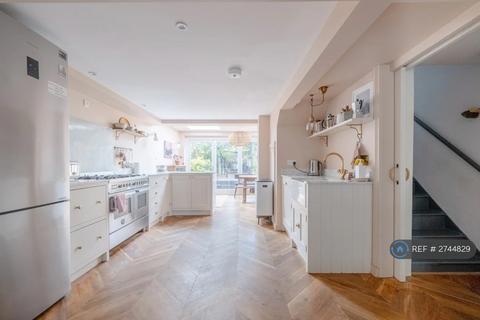 3 bedroom terraced house to rent, Evandale Road, London, SW9