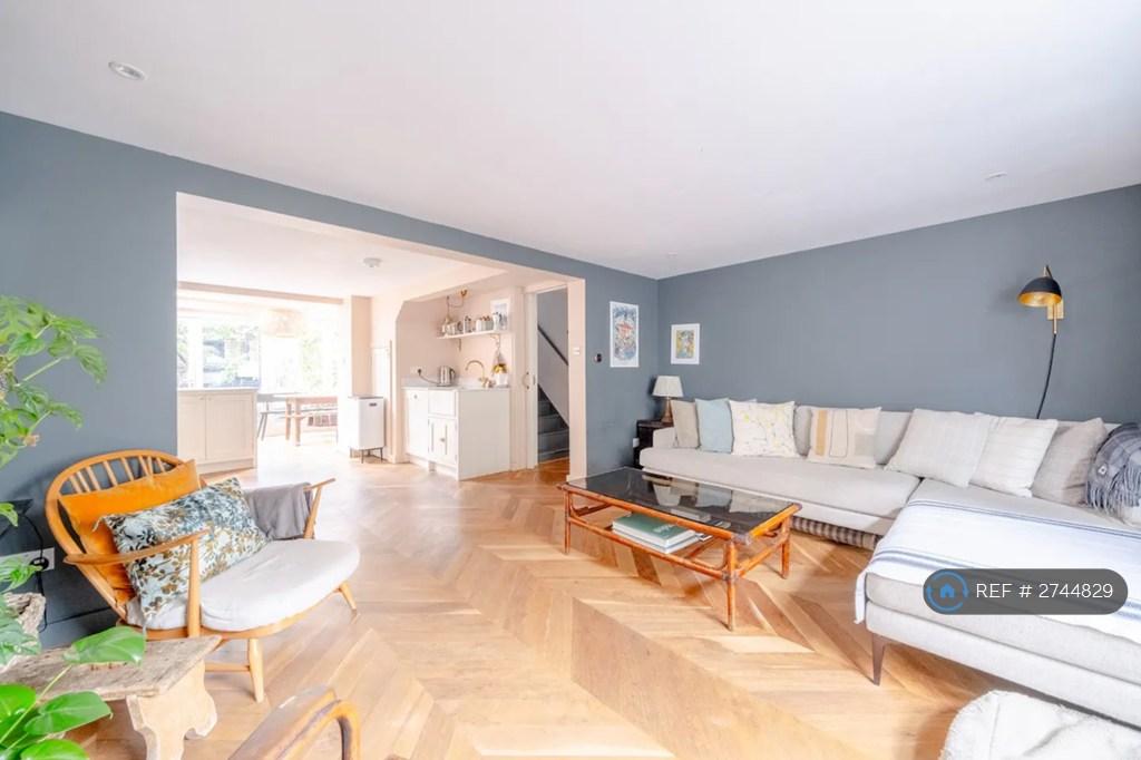 Lounge / Kitchen