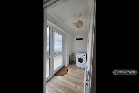 2 bedroom semi-detached house to rent, Blackhall Road, Cambridge, CB4