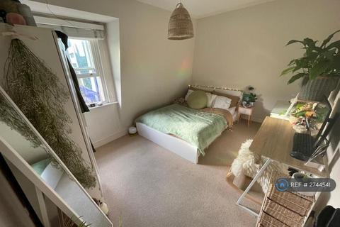 2 bedroom flat to rent, St Annes Hill, London, SW18