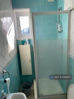 1 bedroom in a house share to rent, Great West Road, Isleworth, TW7
