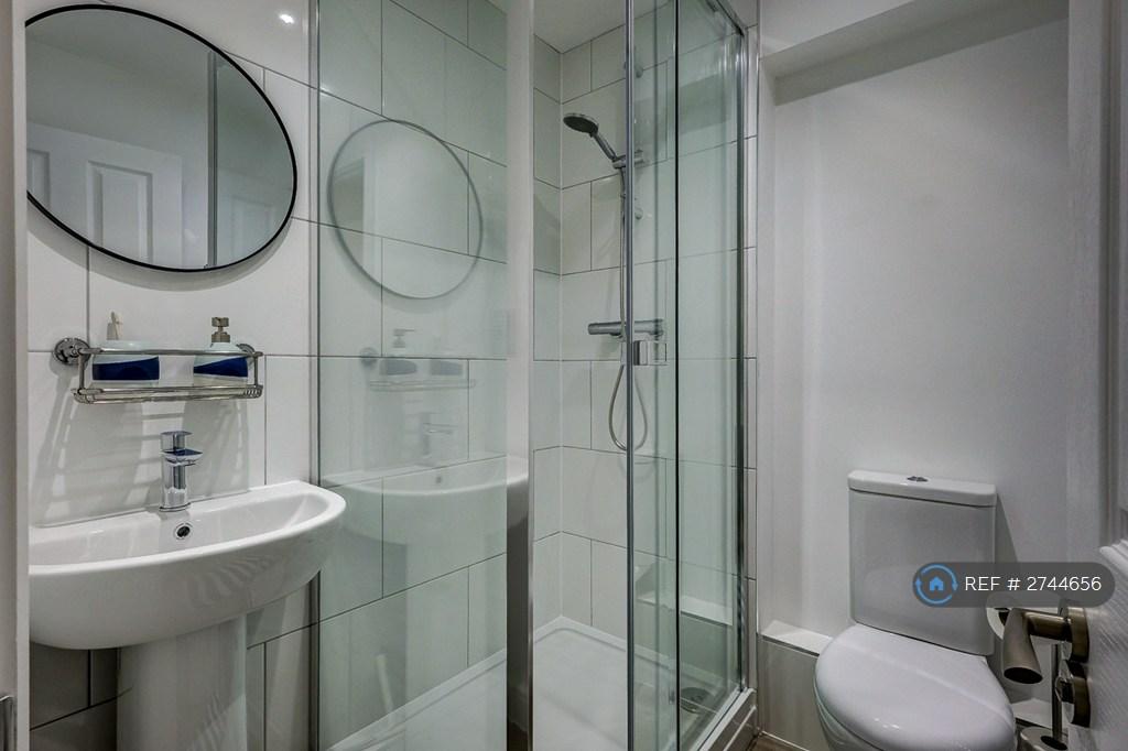 Room 2 Ensuite