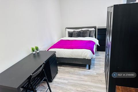 1 bedroom in a house share to rent, Whitehall Road, Harrow, HA1