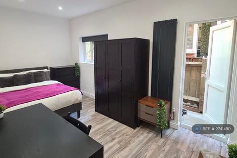 1 bedroom in a house share to rent, Whitehall Road, Harrow, HA1
