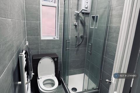 1 bedroom in a house share to rent, Whitehall Road, Harrow, HA1