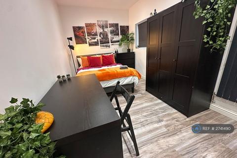 1 bedroom in a house share to rent, Whitehall Road, Harrow, HA1