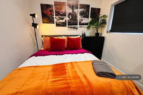 1 bedroom in a house share to rent, Whitehall Road, Harrow, HA1