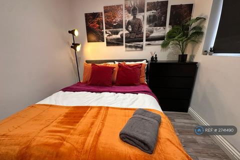 1 bedroom in a house share to rent, Whitehall Road, Harrow, HA1
