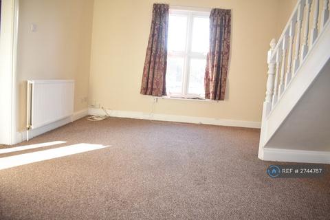 2 bedroom flat to rent, Crowstone Road, Westcliff-On-Sea, SS0
