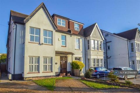 2 bedroom flat to rent, Crowstone Road, Westcliff-On-Sea, SS0