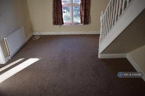 2 bedroom flat to rent, Crowstone Road, Westcliff-On-Sea, SS0