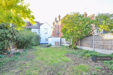 2 bedroom flat to rent, Crowstone Road, Westcliff-On-Sea, SS0