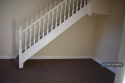 2 bedroom flat to rent, Crowstone Road, Westcliff-On-Sea, SS0