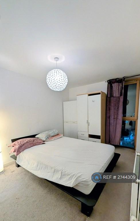 Master Bed Room With King Size Bed