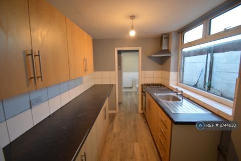 2 bedroom semi-detached house to rent, Banastre Road, Southport, PR8