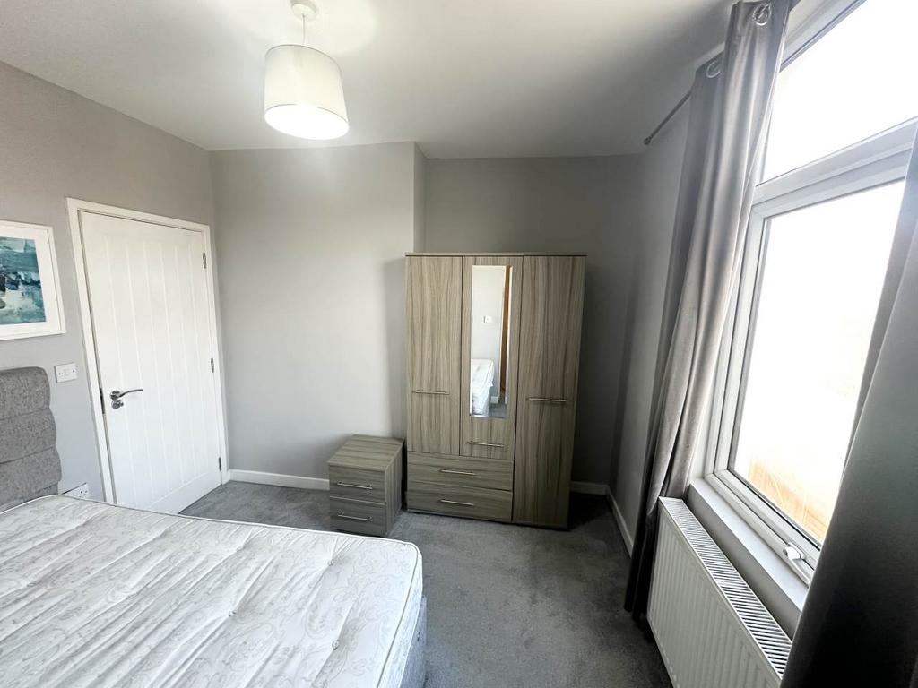 Room 2 (3)