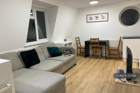 2 bedroom flat to rent, Dollis Road, London, NW7
