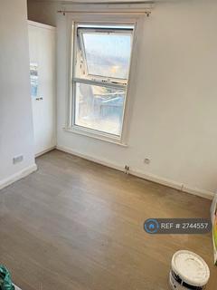 Studio to rent, Clarence Road, London, E5