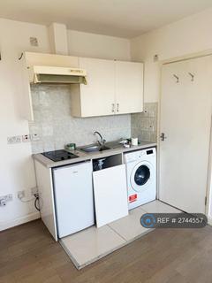 Studio to rent, Clarence Road, London, E5