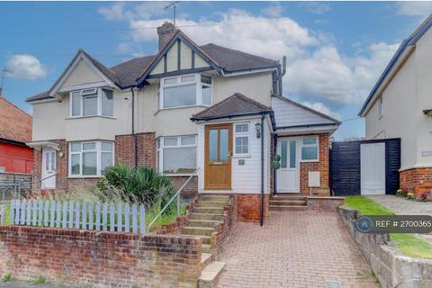 3 bedroom semi-detached house to rent, Rowan Avenue, High Wycombe, HP13