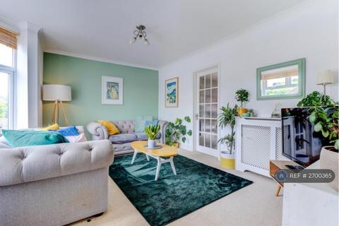 3 bedroom semi-detached house to rent, Rowan Avenue, High Wycombe, HP13