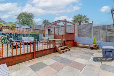3 bedroom semi-detached house to rent, Rowan Avenue, High Wycombe, HP13