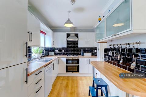 3 bedroom semi-detached house to rent, Rowan Avenue, High Wycombe, HP13