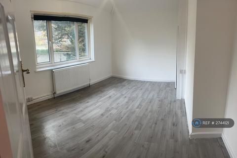 3 bedroom semi-detached house to rent, Camden Gardens, Thornton Heath, CR7