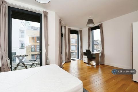 1 bedroom in a house share to rent, Milner Road, London, SW19