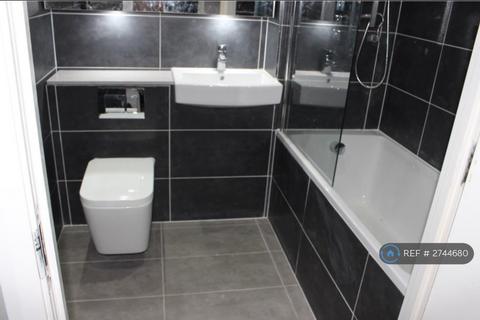 2 bedroom flat to rent, Brisbane Court, Slough, SL1