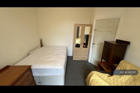 3 bedroom flat to rent, St. Johns Road, Wembley, HA9