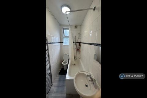 3 bedroom flat to rent, St. Johns Road, Wembley, HA9