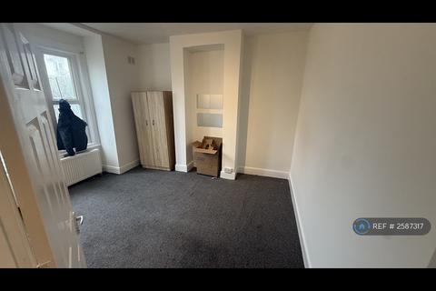 3 bedroom flat to rent, St. Johns Road, Wembley, HA9