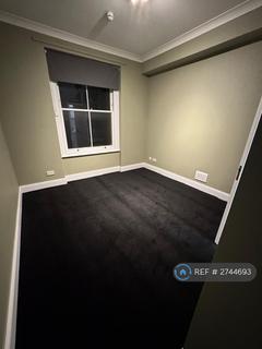 Studio to rent, Hatherley Grove, London, W2