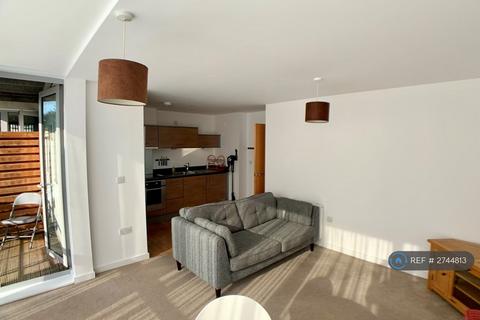 2 bedroom flat to rent, Cross Street, Portsmouth, PO1