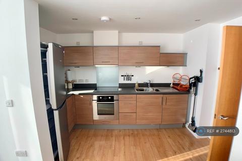 2 bedroom flat to rent, Cross Street, Portsmouth, PO1
