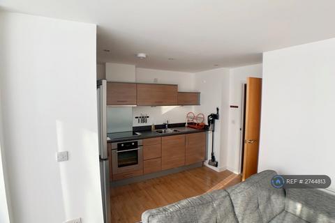 2 bedroom flat to rent, Cross Street, Portsmouth, PO1