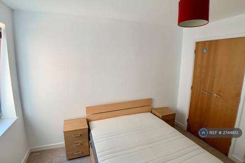 2 bedroom flat to rent, Cross Street, Portsmouth, PO1