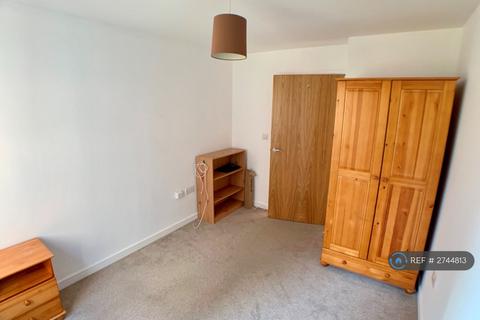 2 bedroom flat to rent, Cross Street, Portsmouth, PO1