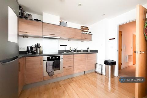 2 bedroom flat to rent, Cross Street, Portsmouth, PO1