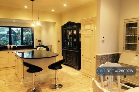 2 bedroom terraced house to rent, Fire Station Square, Salford, M5