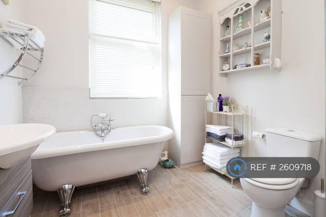 Bathroom With Roll Top Bath